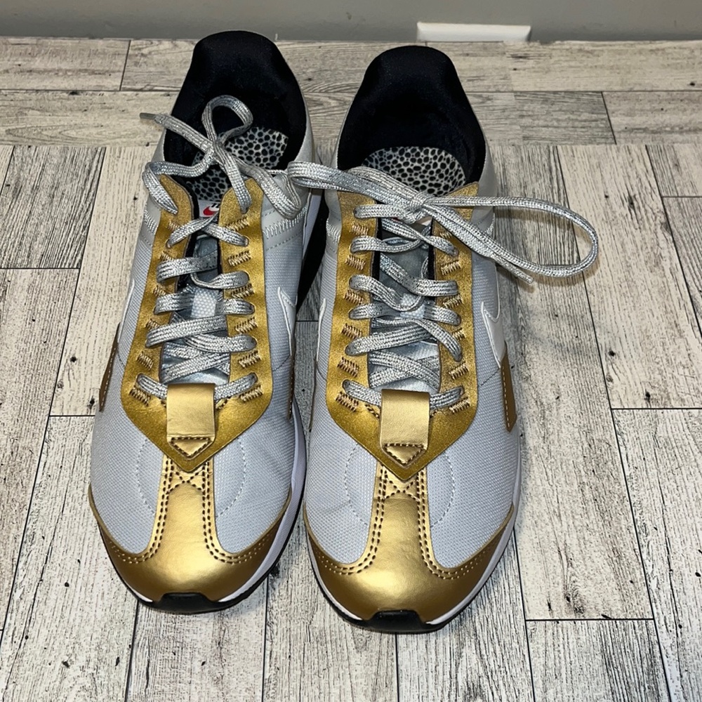 Nike Womens Air Max Pre day SE size 8.5